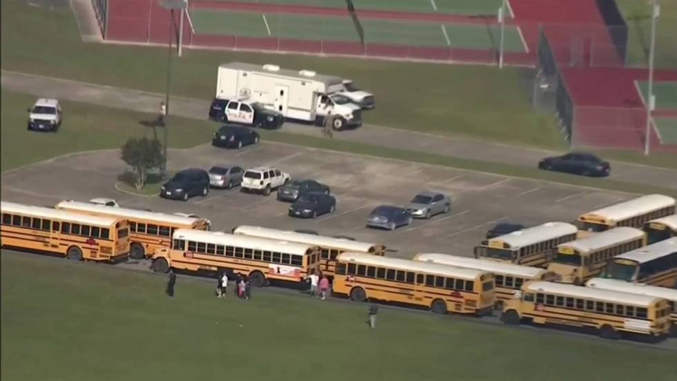 Reportan tiroteo en secundaria de Texas; habría varios heridos