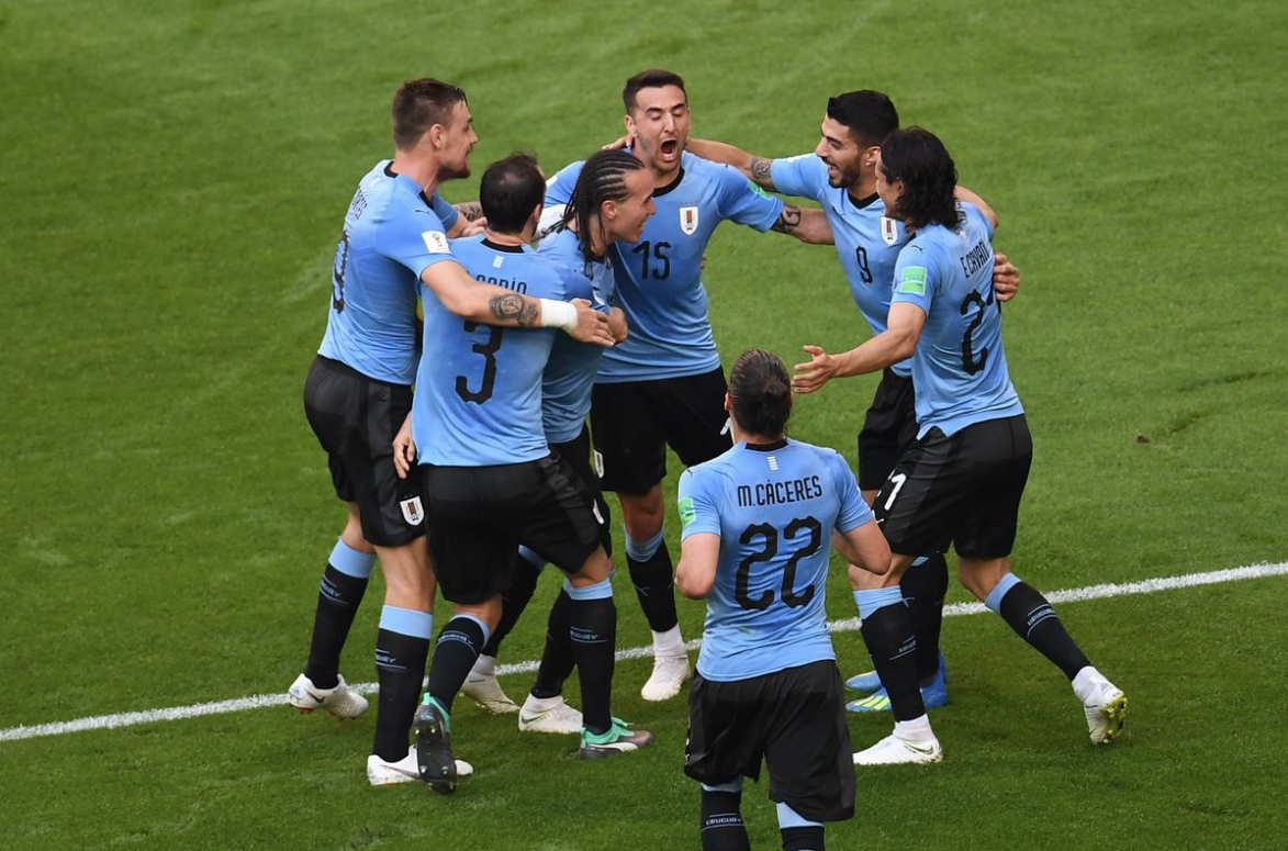 Uruguay golea 3-0 a Rusia