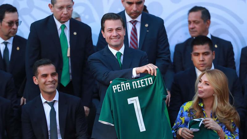 Peña Nieto celebra que México será sede del Mundial 2026