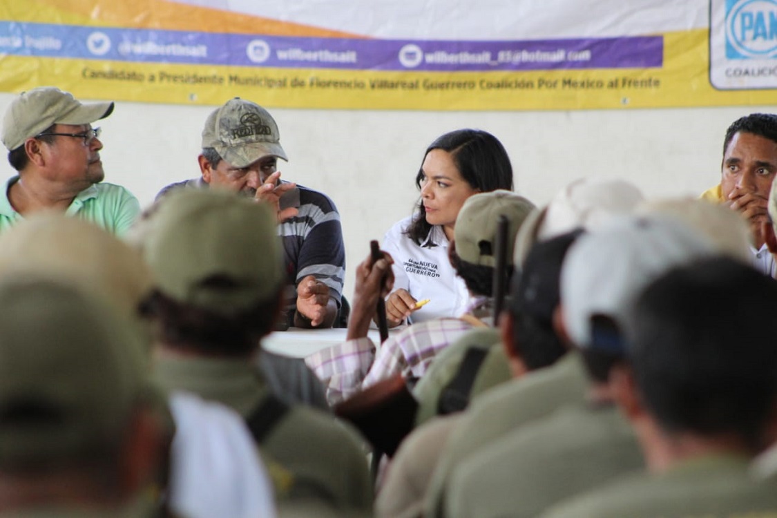 Se reúne Beatriz Mojica con policías comunitarias de Costa Chica