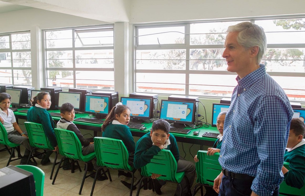 Supervisa Alfredo del Mazo instalaciones de primaria y servicio médico en centro de salud