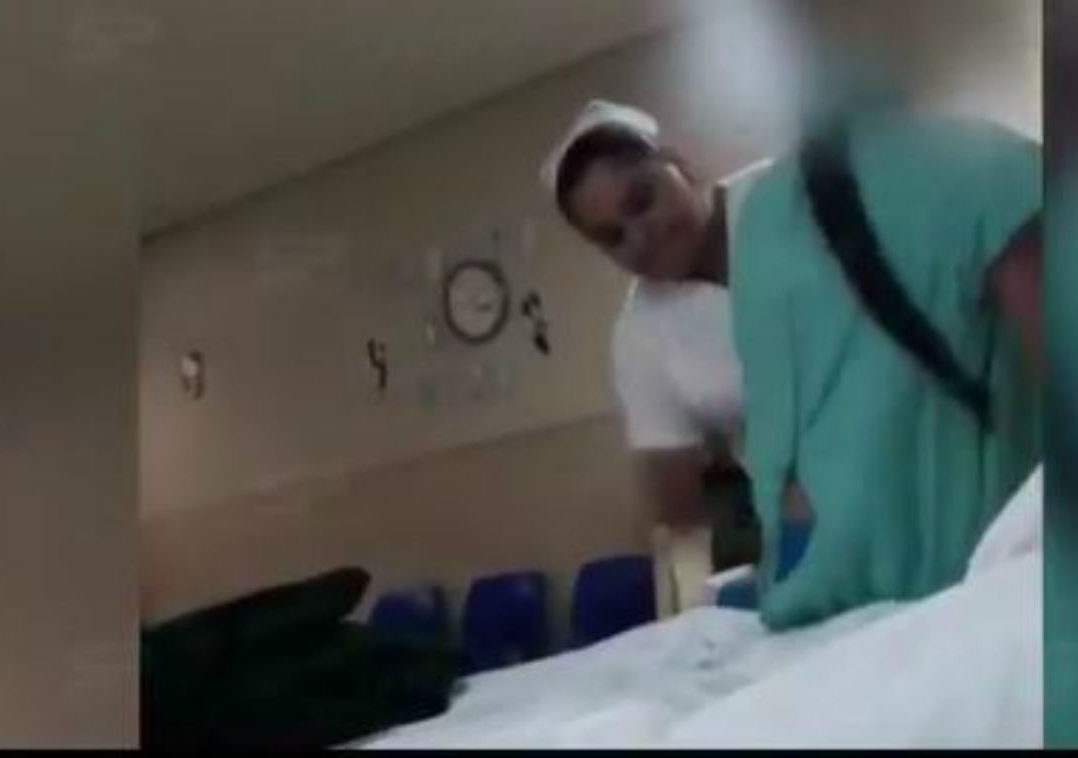 Graban a enfermera del IMSS cuando golpea  y grita a una menor; la despiden