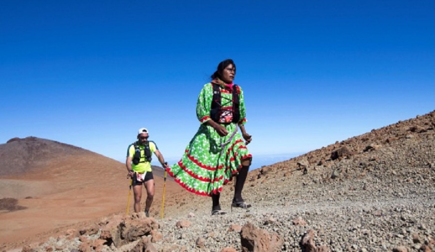 La rarámuri Lorena Ramírez queda tercera en un ultramaratón en la Cajamar Tenerife Bueltrail