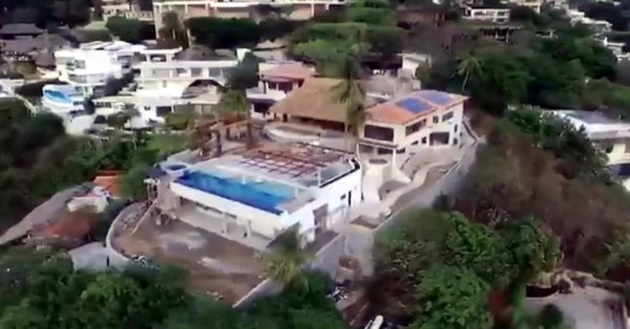 Romero Deschamps se construye mansión en Acapulco