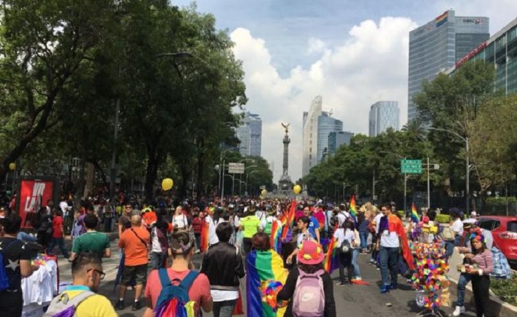 Intolerancia de aficionados del Tricolor en desfile LGBTTTIQA