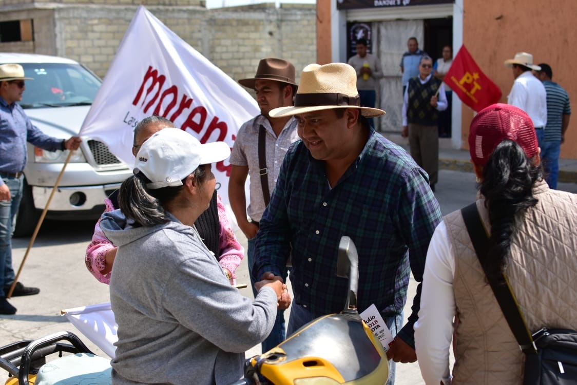 Pablo Iván recorre la colonia La Joya para promover su campaña