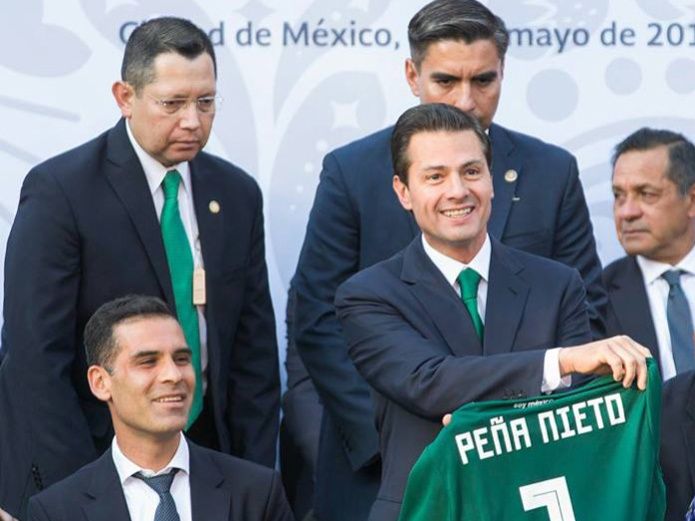 Ver hacia adelante, pide Peña Nieto a la Selección Mexicana