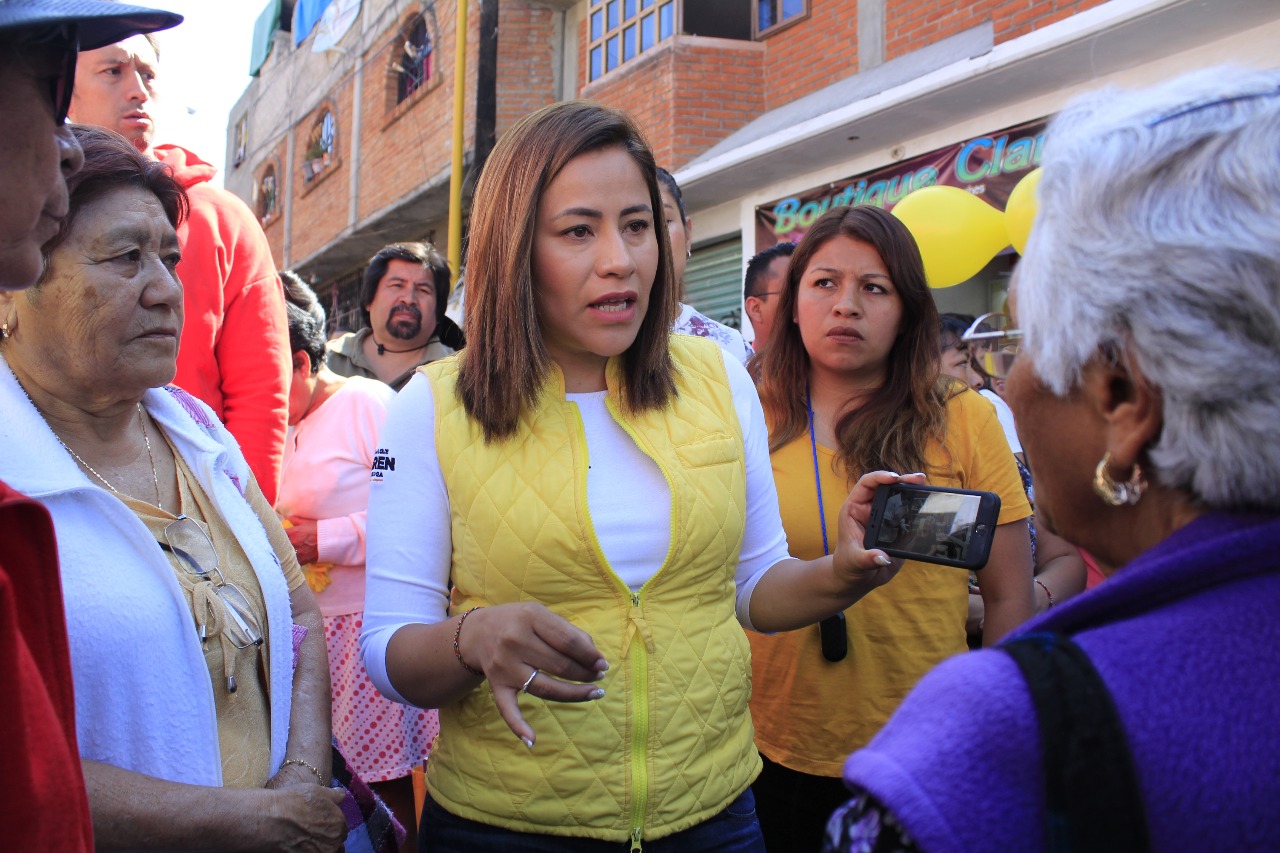 Karen Quiroga propone atender peticiones de seguridad y servicios urbanos por WhatsApp