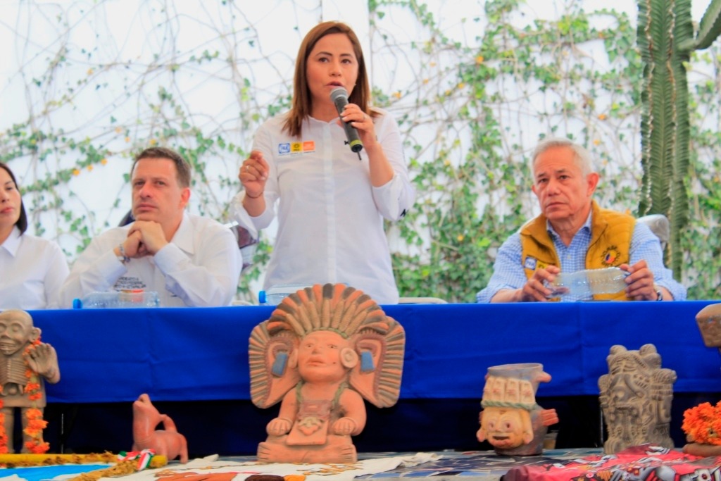 Karen Quiroga se compromete con los pueblos y barrios originarios de Iztapalapa