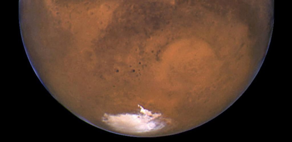 Descubren lago de agua líquida en el polo sur de Marte