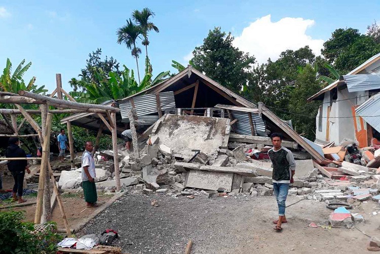 En Indonesia, sismo de 6.4 grados deja 14 muertos
