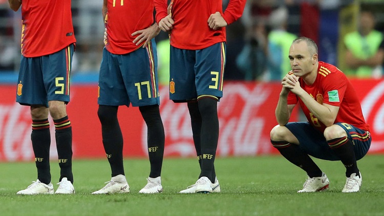 España fuera del Mundial; Iniesta se despide de “La Furia”