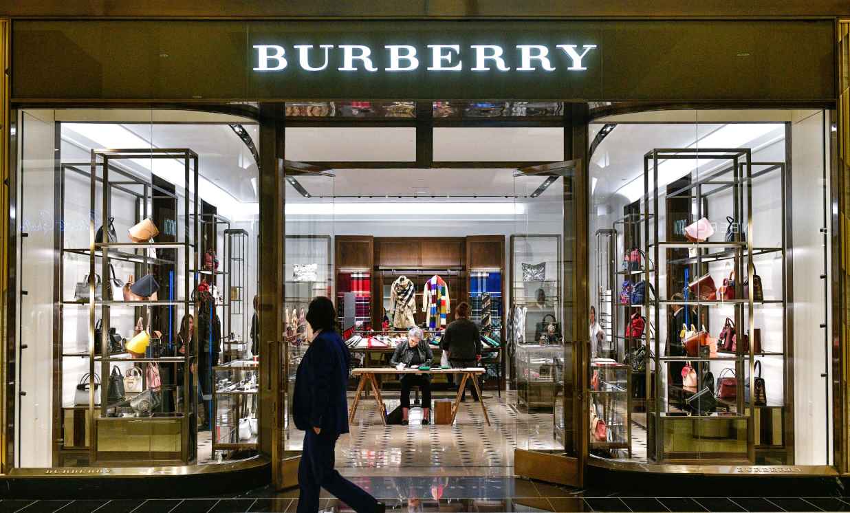 Burberry quemó 28.6 millones de libras en productos que no se vendieron