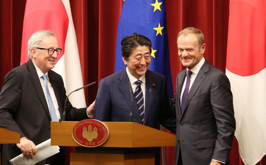 Unión Europea y Japón firman acuerdo comercial para enfrentar políticas proteccionistas de Trump