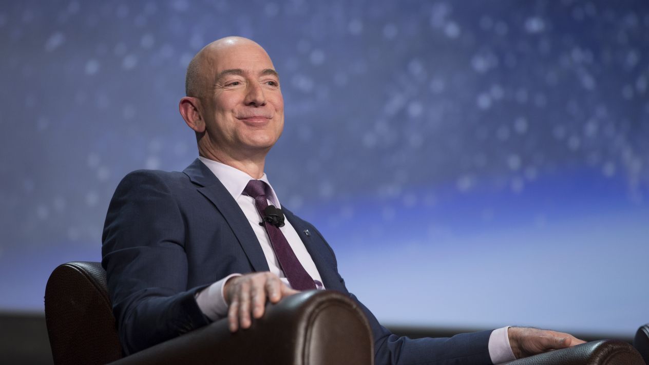 Jeff Bezos es la persona más rica de la historia moderna: Bloomberg