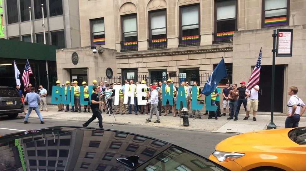 Repudia SRE manifestación de odio y discriminación en Consulado mexicano en NY
