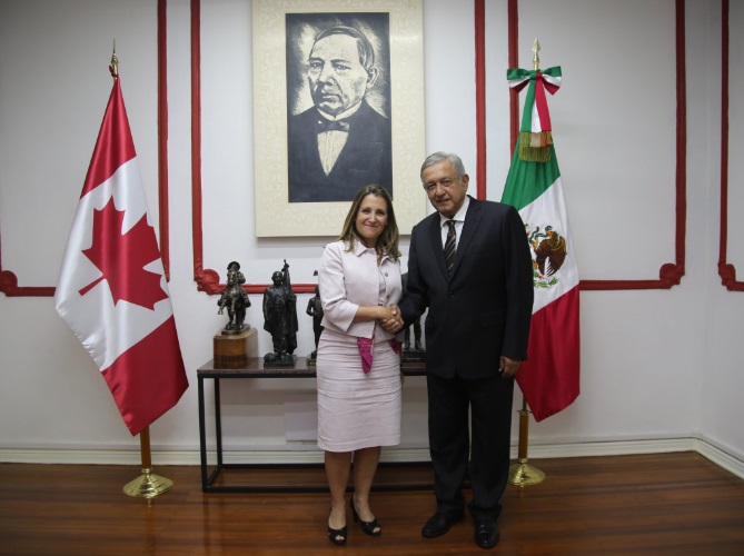 López Obrador se reúne con Chrystia Freeland, canciller canadiense