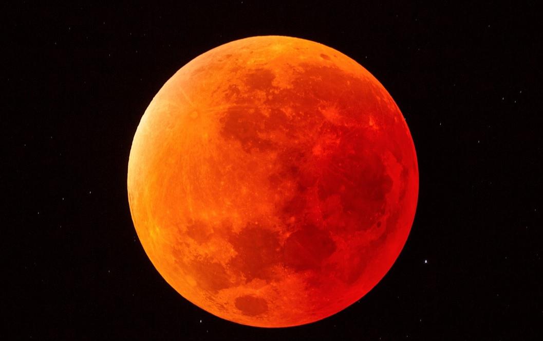 Hoy habrá luna sangrienta y te decimos dónde la puedes ver