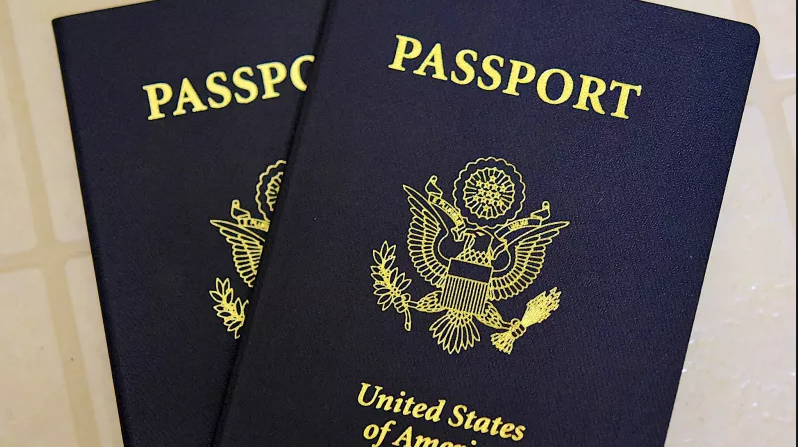 Niegan renovación de pasaporte a hispanos nacionalizados en USA