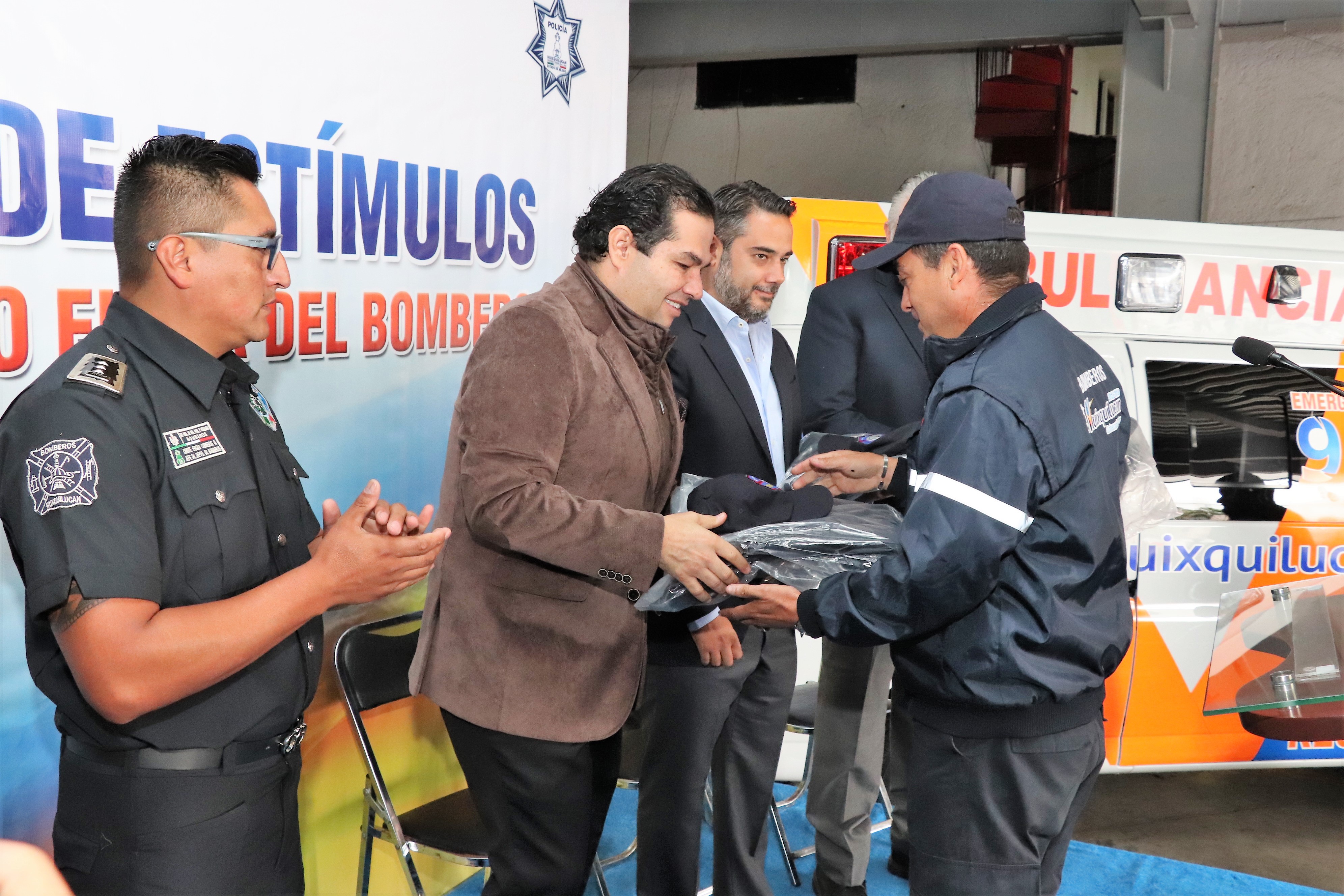 Reconoce Vargas del Villar labor de bomberos de Huixquilucan