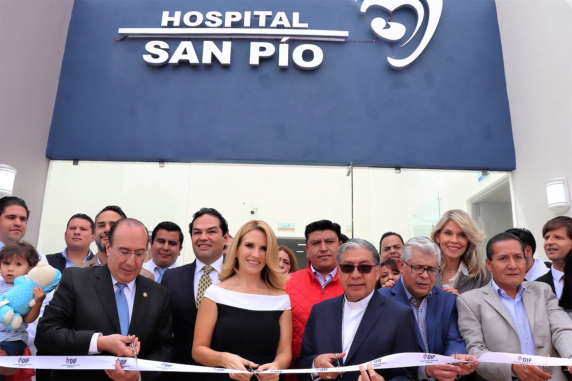 Inaugura Vargas del Villar Hospital San Pío, en Huixquilucan