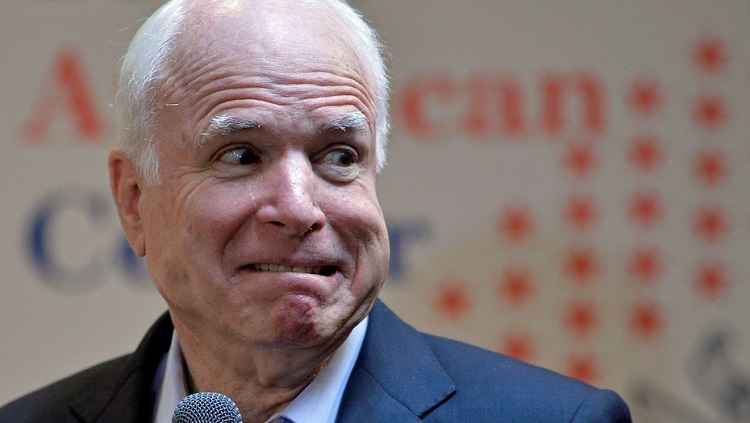 Fallece el senador republicano John McCain