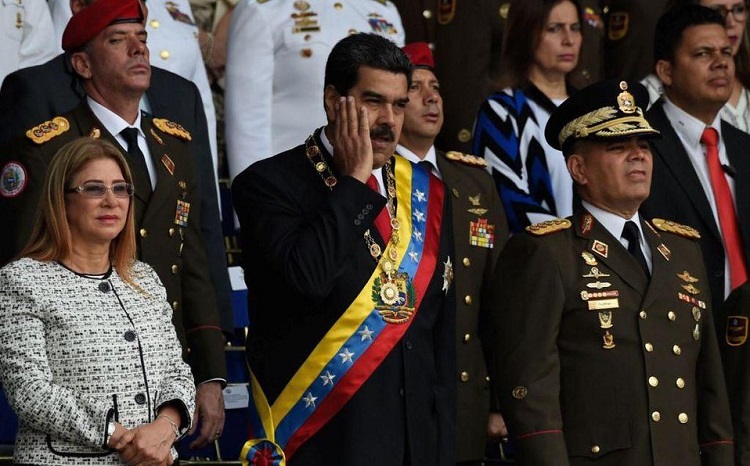 Fuerza Armada venezolana jura lealtad incondicional a Maduro