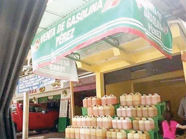 Huachicoleros “abren su gasolinería” y venden combustible de Pemex