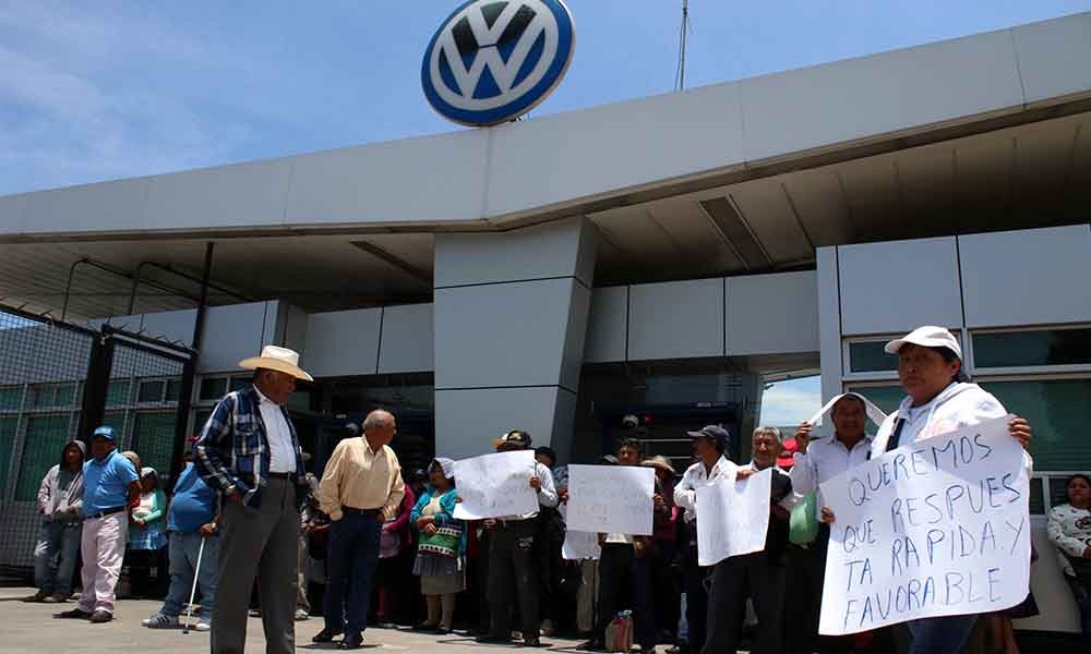 Asegura regidor que VW y el gobierno se han burlado de los campesinos