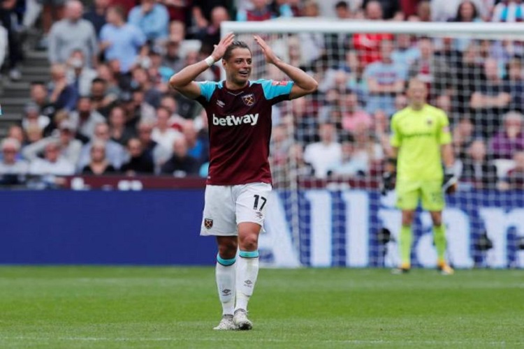 En duda participación del “Chicharito” en el encuentro contra el Everton