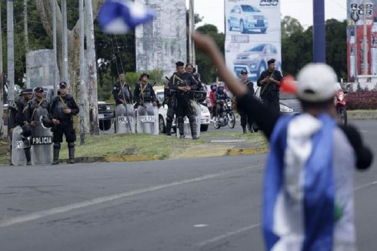 Tiroteo en manifestación contra gobierno de Guatemala deja un herido