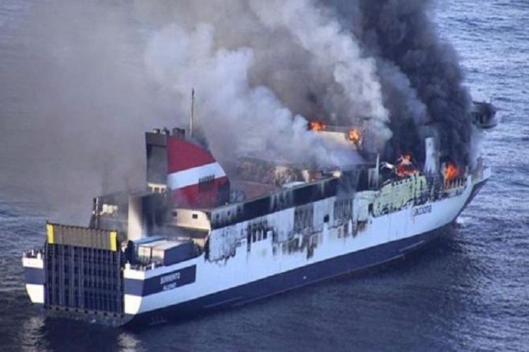 Incendio deja 1 muertos en incendio de ferry en Indonesia