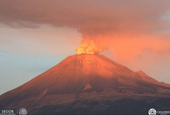 Se registran leves explosiones en el volcán Popocatépetl