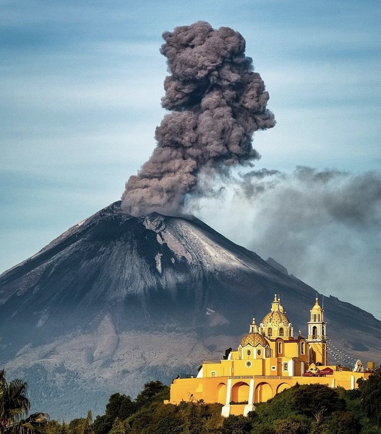 Popocatépetl registra otra explosión; ceniza volcanica cubre Amecameca