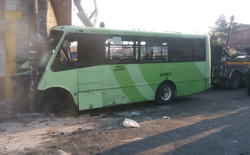 Al menos 30 heridos por choque de microbús en la GAM