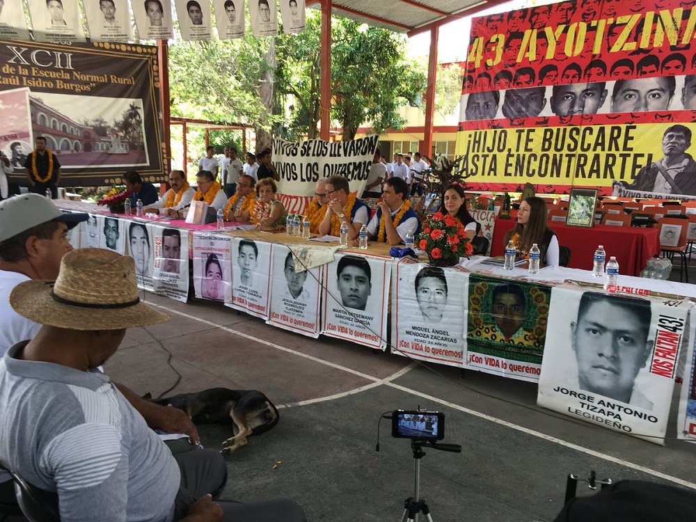 Presenta la CIDH a los padres de Ayotzinapa un informe que desmiente la Verdad Histórica