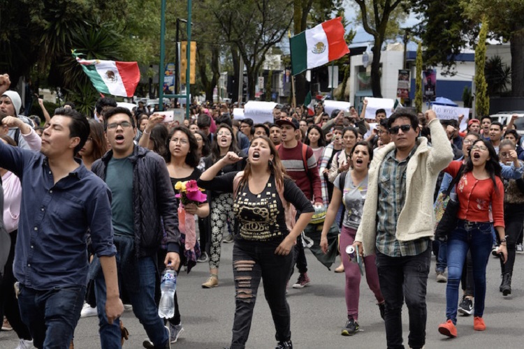 Policías de Ixtapaluca agreden a estudiantes de la UAEM (+Vídeo)