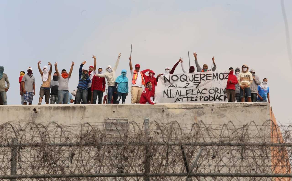 Reos protestan en Topo Chico contra cobro de piso