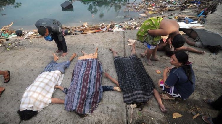 Ya son 832 muertos tras sismo y tsunami en Indonesia