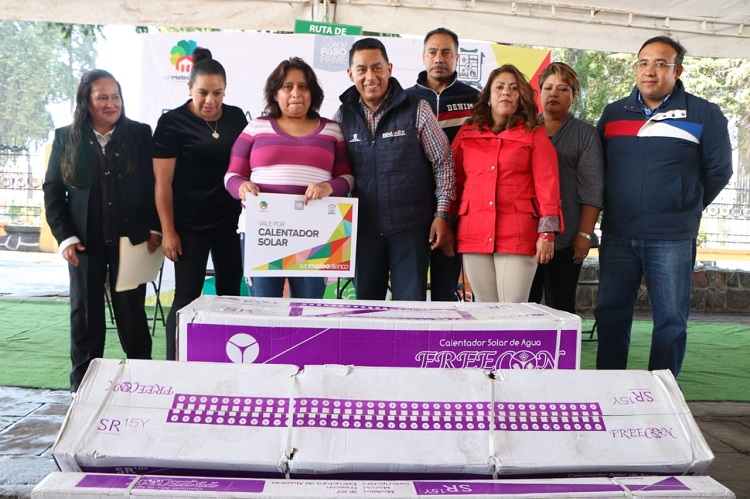 Apoyan a familias de San Mateo Atenco con calentadores solares