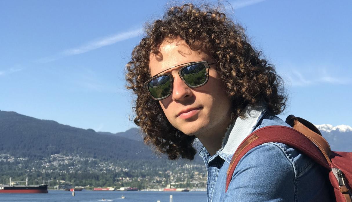 Usuaria en Twitter acusa a Luisito Comunica de emborracharla y abandonarla en bar