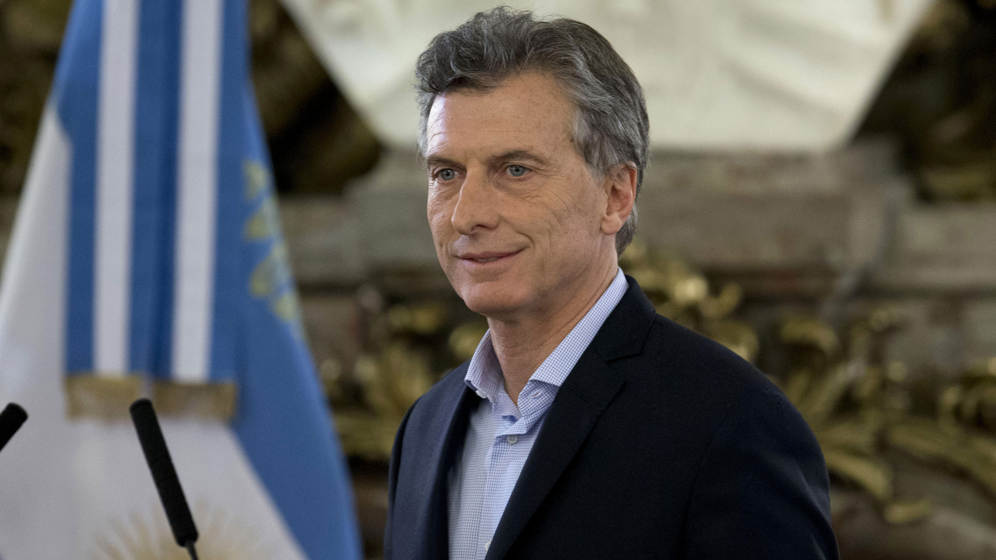 Presidente de Argentina anuncia aumento de impuestos y reducción de gobierno