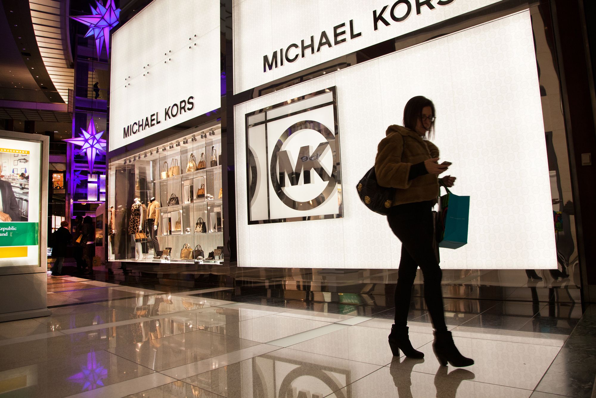 ¡Es oficial! Michael Kors compró Versace por más de 2 mil millones de dólares