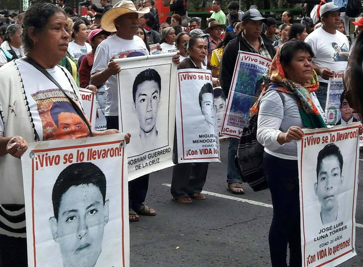 Fotos: Así vivimos la marcha por los 43 de Ayotzinapa