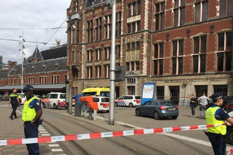 Atacante del metro en Ámsterdam tenía “motivos terroristas”