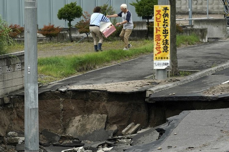 Asciende a 31 las víctimas mortales tras sismo en Japón