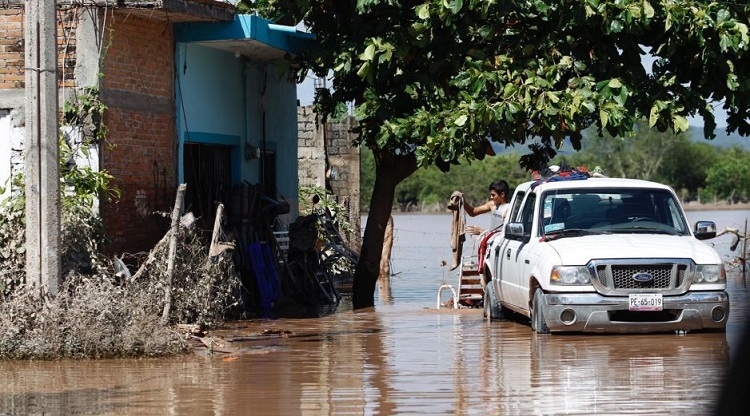 Huracán Willa deja cerca de 30 mil damnificados en Sinaloa