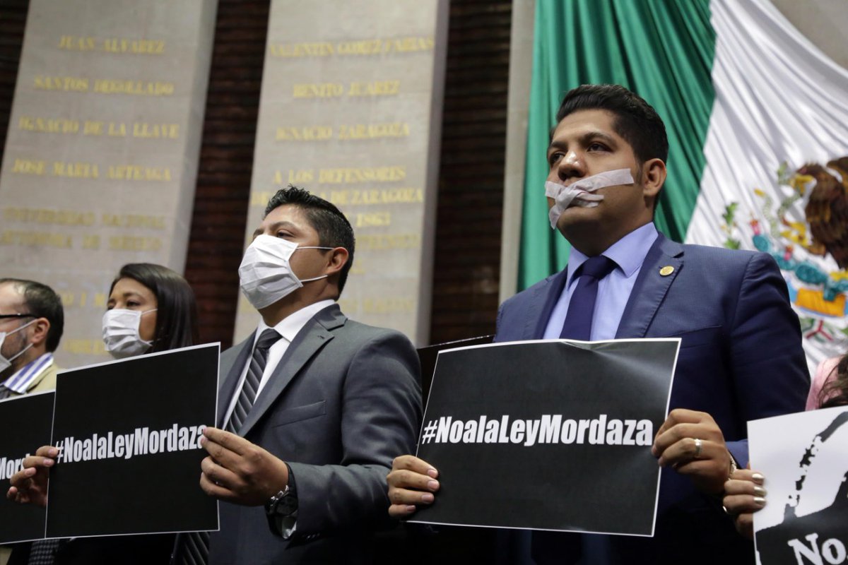 PRD toma tribuna en protesta por “Ley Mordaza”