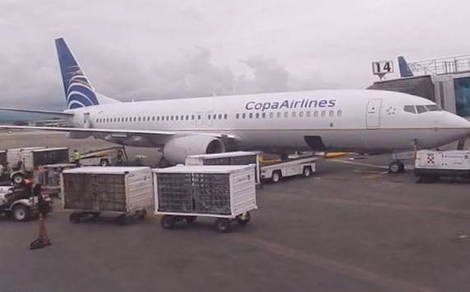 Avión de Copa Airlines aterriza de emergencia en AICM