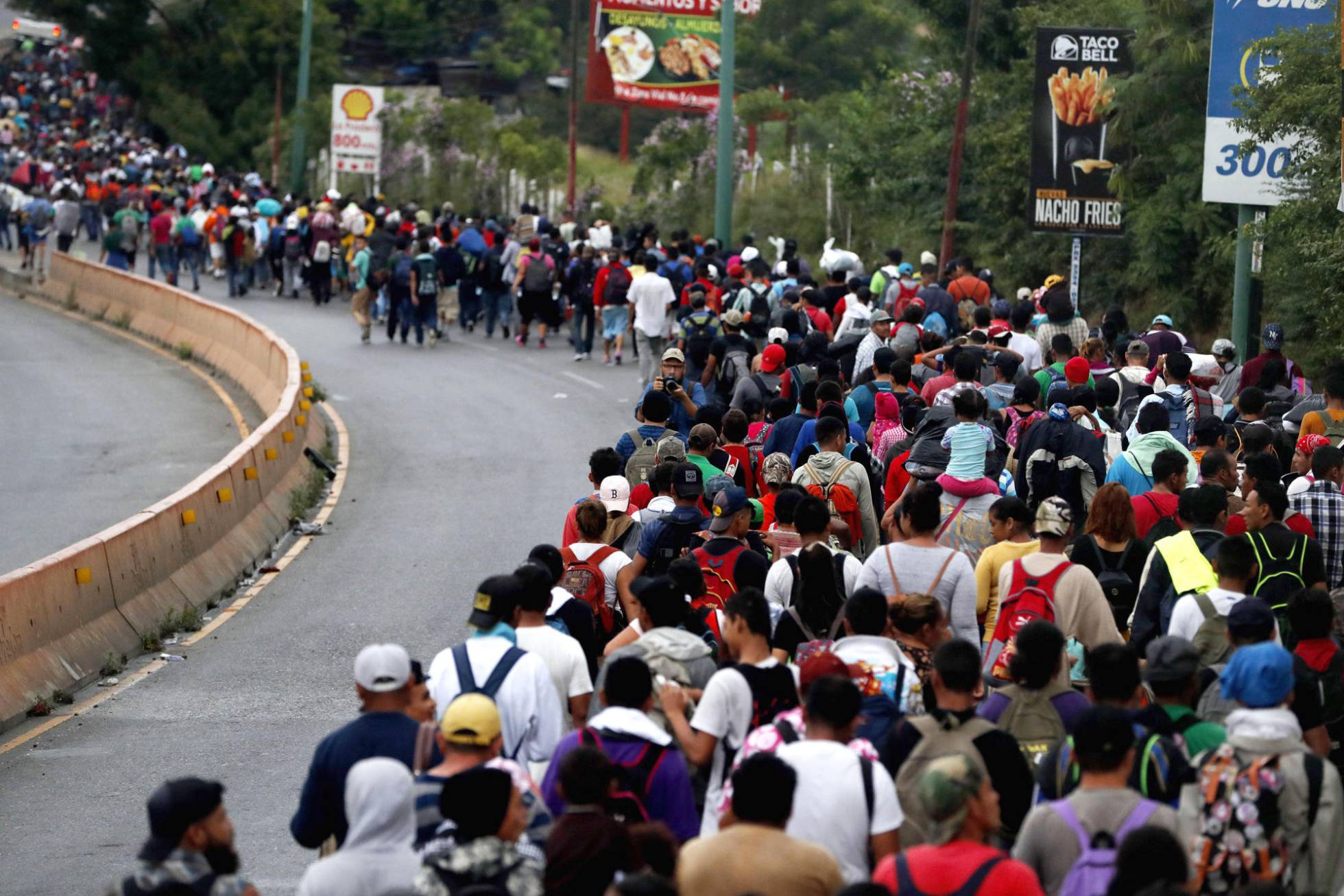 Trump exige a México frenar caravana de migrantes o enviará al Ejército a la frontera